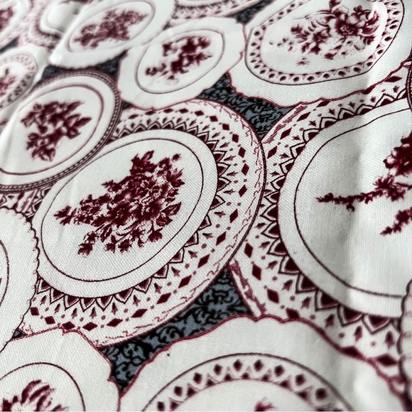 Fat Quarter 100% Fabric - Plates Print in White, Burgundy, Dark Slate - Picture 3 of 3